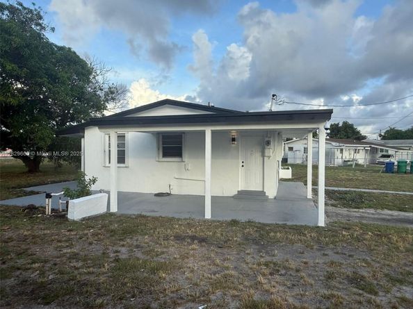 18535 NW 39th Ct, Miami Gardens FL 33055