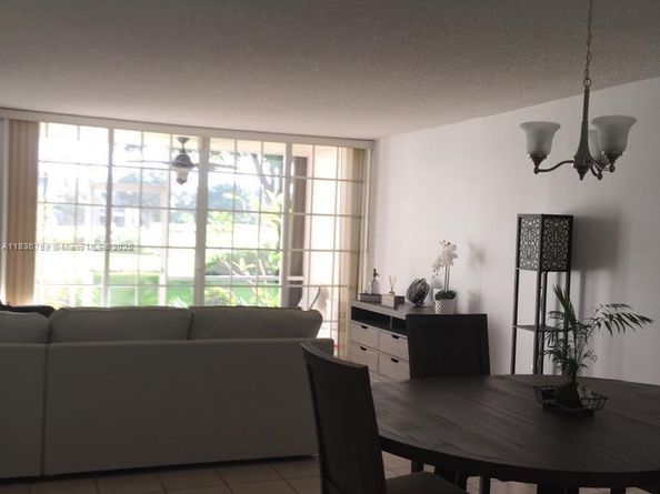 9491 SE Evergreen Pl 102, Davie FL 33324