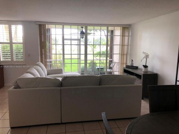 9491 SE Evergreen Pl 102, Davie FL 33324