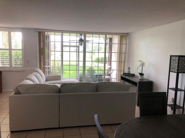 9491 SE Evergreen Pl 102, Davie FL 33324