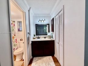 9491 SE Evergreen Pl 102, Davie FL 33324