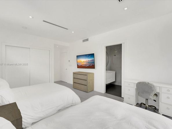 7830 Atlantic Way, Miami Beach FL 33141