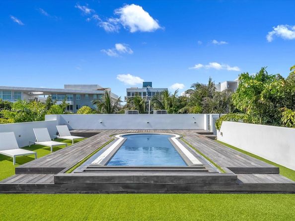 7830 Atlantic Way, Miami Beach FL 33141