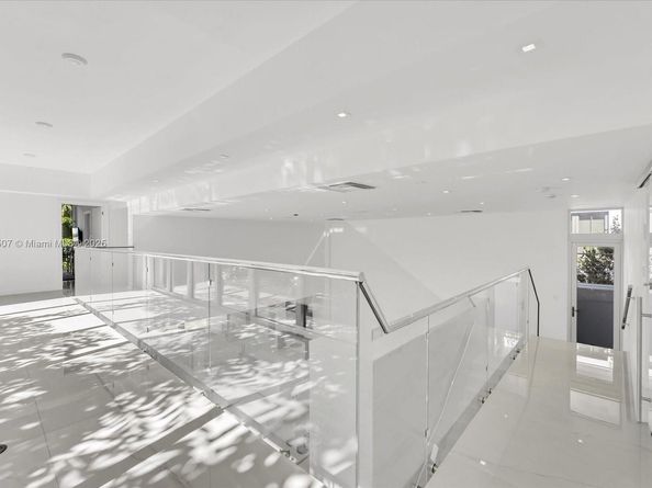 7830 Atlantic Way, Miami Beach FL 33141