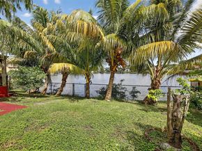 1001 SW 100th Ter, Pembroke Pines FL 33025