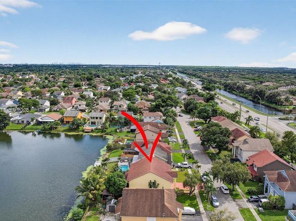 1001 SW 100th Ter, Pembroke Pines FL 33025