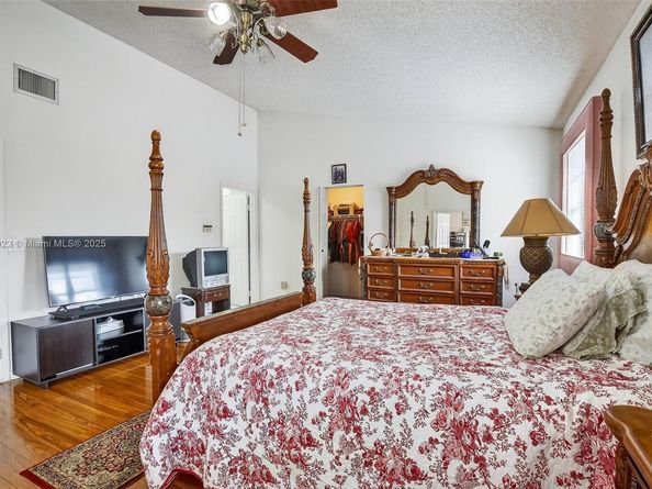 1001 SW 100th Ter, Pembroke Pines FL 33025