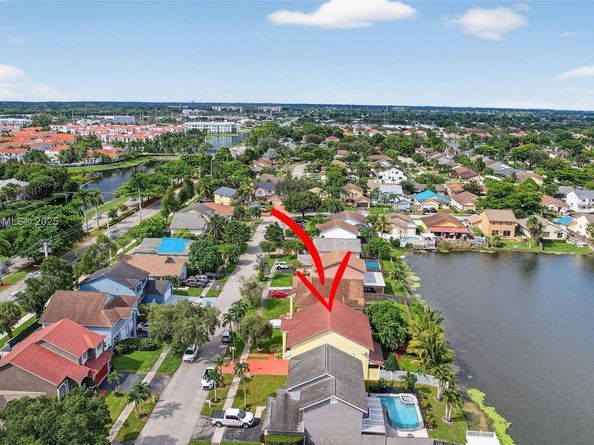 1001 SW 100th Ter, Pembroke Pines FL 33025
