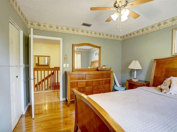 1001 SW 100th Ter, Pembroke Pines FL 33025