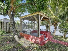 1001 SW 100th Ter, Pembroke Pines FL 33025