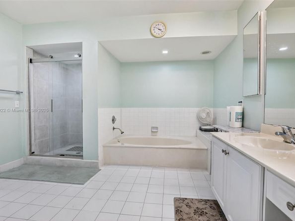 1001 SW 100th Ter, Pembroke Pines FL 33025