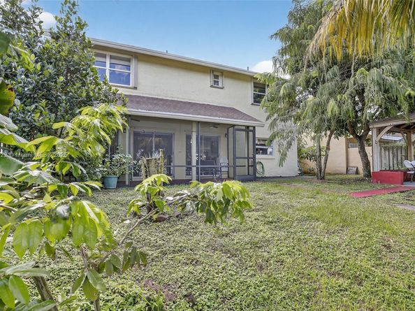 1001 SW 100th Ter, Pembroke Pines FL 33025