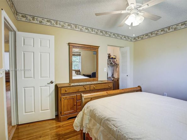 1001 SW 100th Ter, Pembroke Pines FL 33025