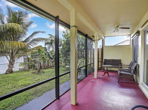 1001 SW 100th Ter, Pembroke Pines FL 33025