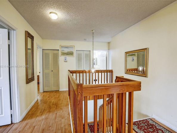 1001 SW 100th Ter, Pembroke Pines FL 33025
