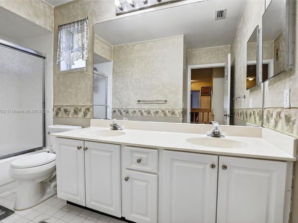 1001 SW 100th Ter, Pembroke Pines FL 33025