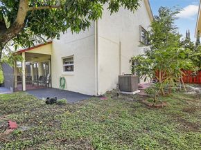 1001 SW 100th Ter, Pembroke Pines FL 33025