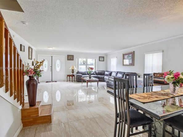 1001 SW 100th Ter, Pembroke Pines FL 33025