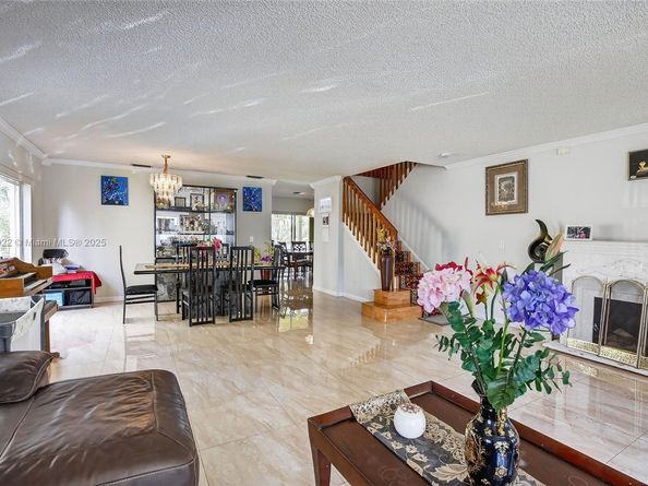 1001 SW 100th Ter, Pembroke Pines FL 33025