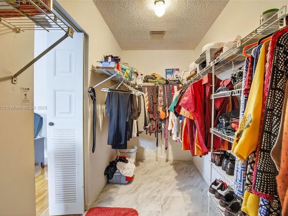 1001 SW 100th Ter, Pembroke Pines FL 33025