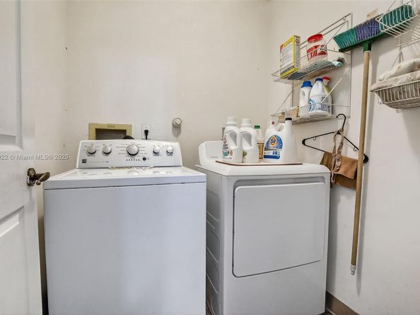 1001 SW 100th Ter, Pembroke Pines FL 33025