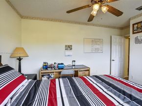 1001 SW 100th Ter, Pembroke Pines FL 33025