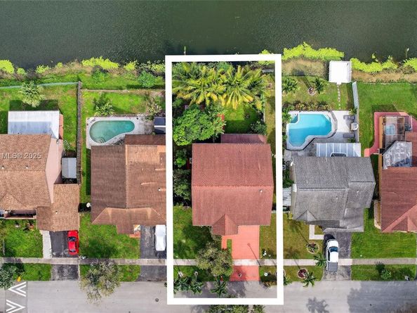 1001 SW 100th Ter, Pembroke Pines FL 33025