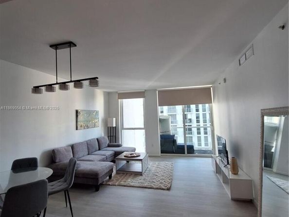253 NE 2nd St 2606, Miami FL 33132