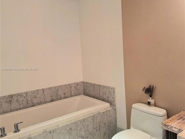 253 NE 2nd St 2606, Miami FL 33132