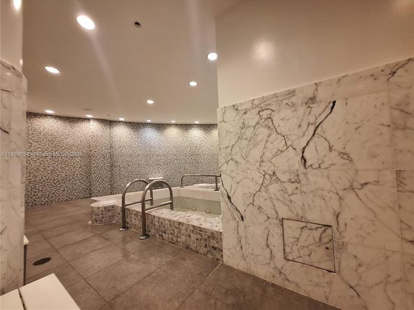 253 NE 2nd St 2606, Miami FL 33132