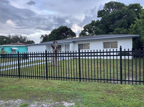 13041 NW 17th Ct, Miami FL 33167