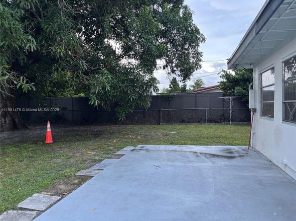 13041 NW 17th Ct, Miami FL 33167