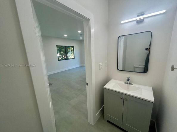 1121 NW 25th St, Miami FL 33127