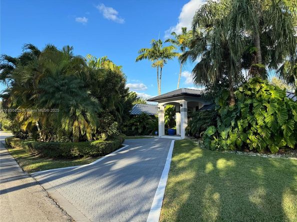 3750 NE 170th St 302, North Miami Beach FL 33160