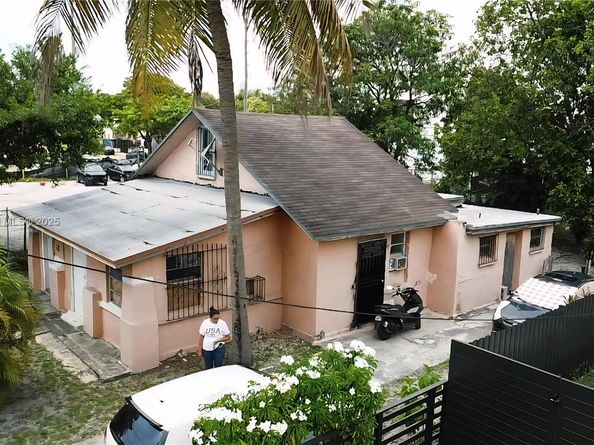 683 NW 30th St, Miami FL 33127