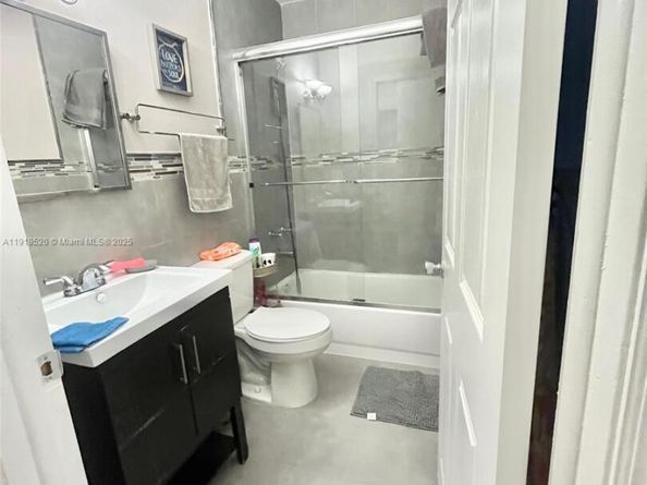 1990 SW 121st Ct 232, Miami FL 33175