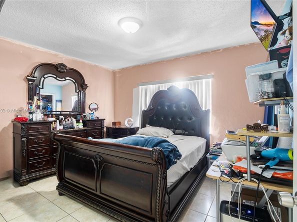 479 E 32nd St, Hialeah FL 33013