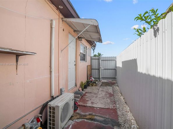 479 E 32nd St, Hialeah FL 33013