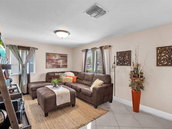2175 NW 50th St, Miami FL 33142