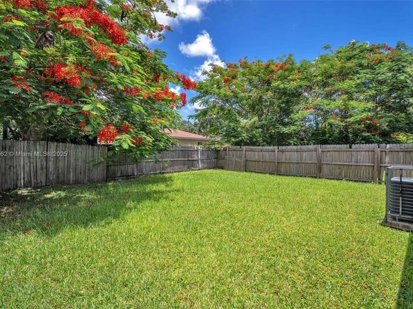 2175 NW 50th St, Miami FL 33142
