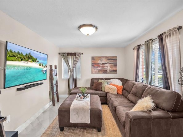 2175 NW 50th St, Miami FL 33142