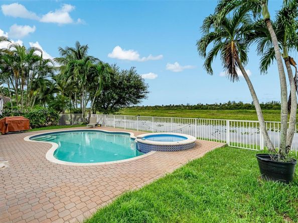 1646 NW 144th Way, Pembroke Pines FL 33028