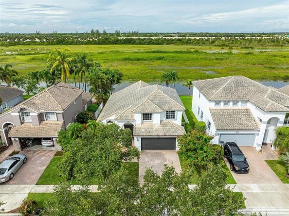 1646 NW 144th Way, Pembroke Pines FL 33028