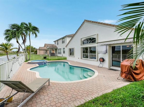1646 NW 144th Way, Pembroke Pines FL 33028