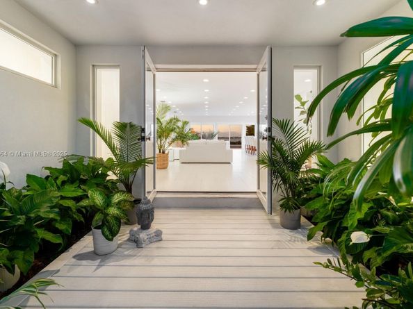 1065 N Shore Dr, Miami Beach FL 33141