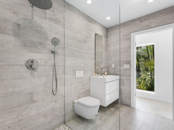 1065 N Shore Dr, Miami Beach FL 33141