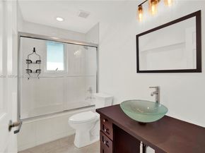 527 SW 20th Rd, Miami FL 33129