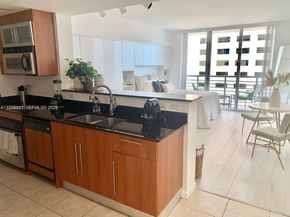 335 S Biscayne Blvd 1106, Miami FL 33131