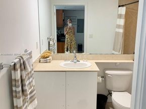 335 S Biscayne Blvd 1106, Miami FL 33131