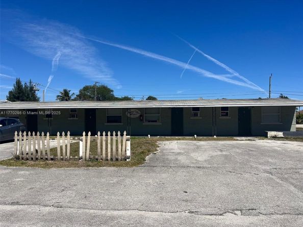 977 Miner Rd, Lake Worth FL 33462